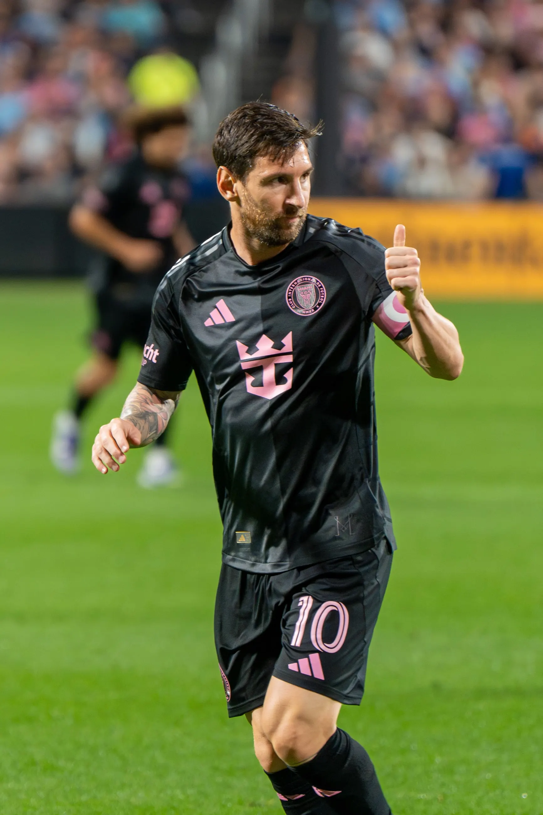 Lionel Messi sonríe y levanta el pulgar con el Inter Miami ante New York City FC, septiembre de 2025